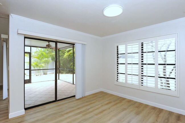 Building Photo - 3 Bedroom Townhouse - $2800/mo - ANNUAL RE...