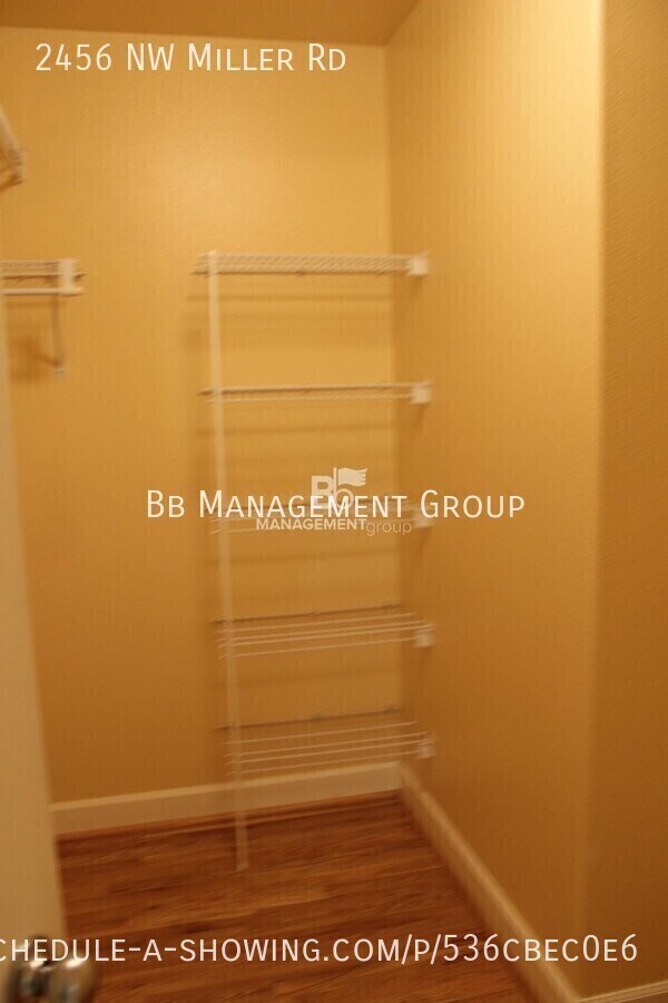 Building Photo - Light & Bright Forest Heights Home- Hardwo...