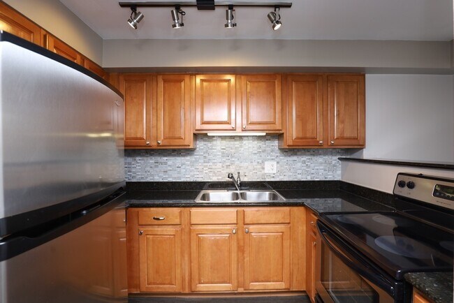 Building Photo - 4334 N Hazel St