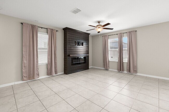 Building Photo - LIKE NEW Home For Rent in Sun City!