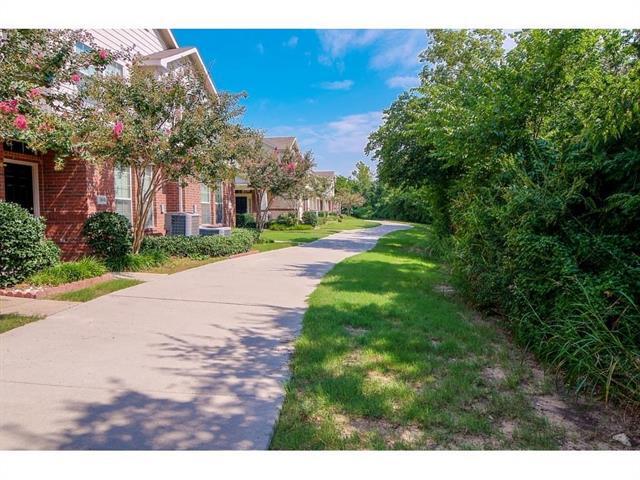 Building Photo - 2224 Stonepark Pl
