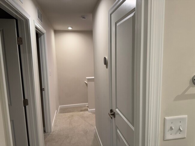 Building Photo - 1100 Aubrey Mdws Pl