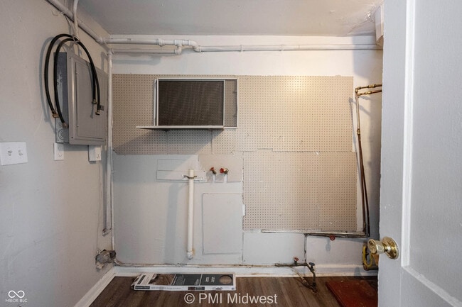 Building Photo - 5959 E 24th St