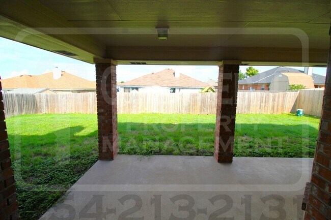 Building Photo - Beautiful 3-bed, 2-bath home now available...