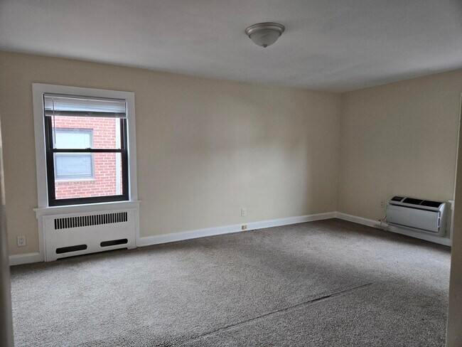 Primary Photo - 65 Henry Ave