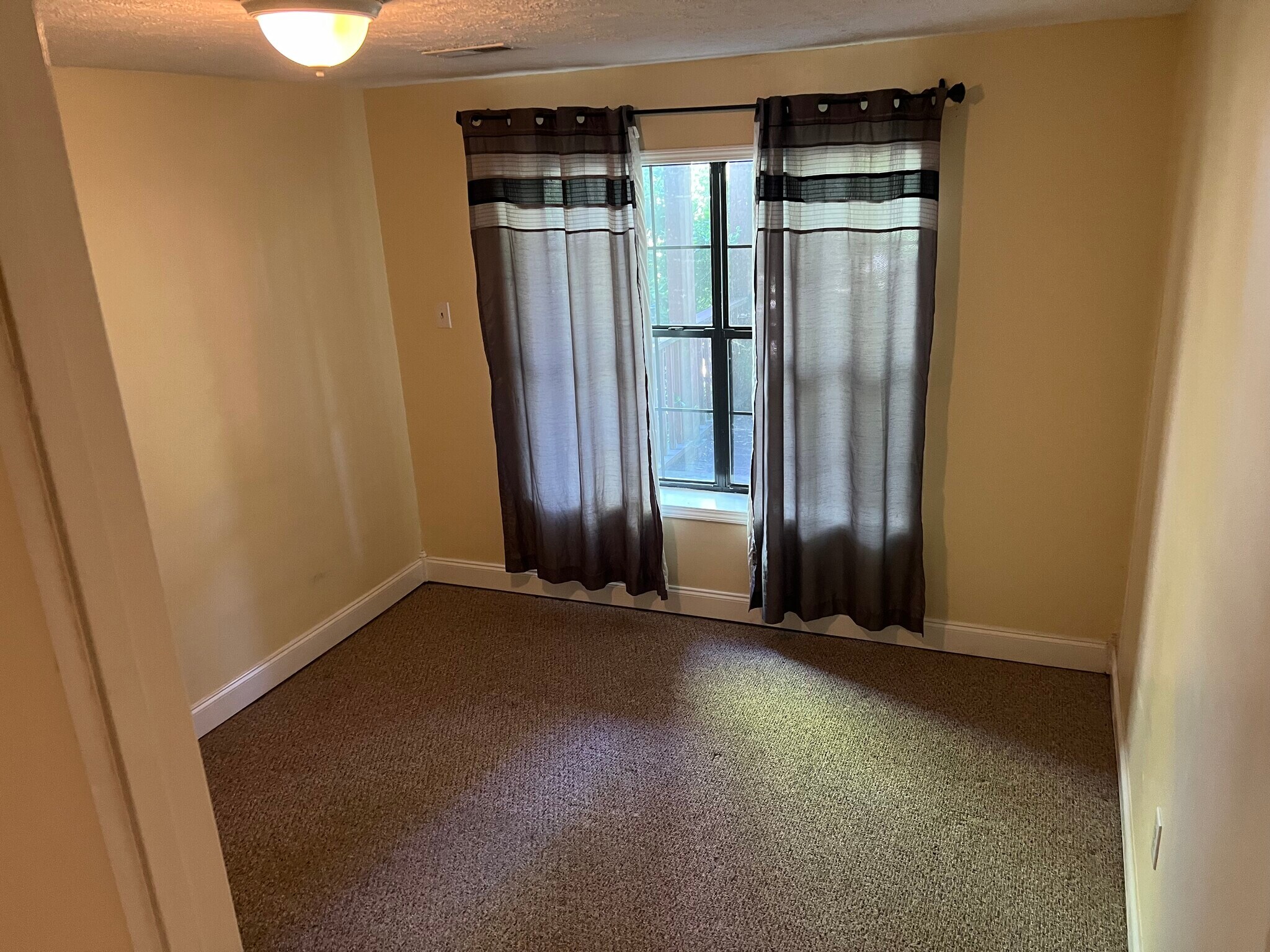 Building Photo - 2609 Forestdale Ave
