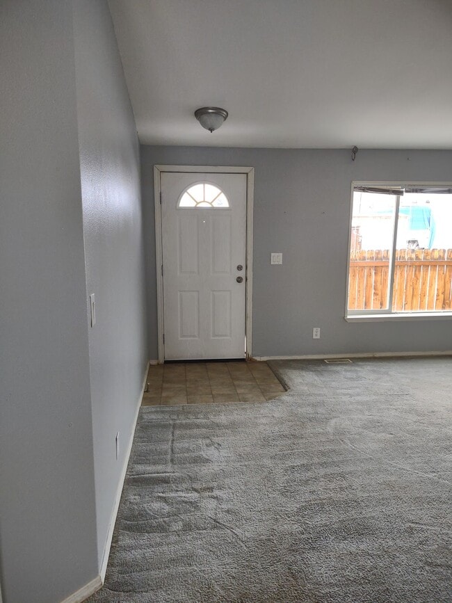 Building Photo - 951 Bonneville St