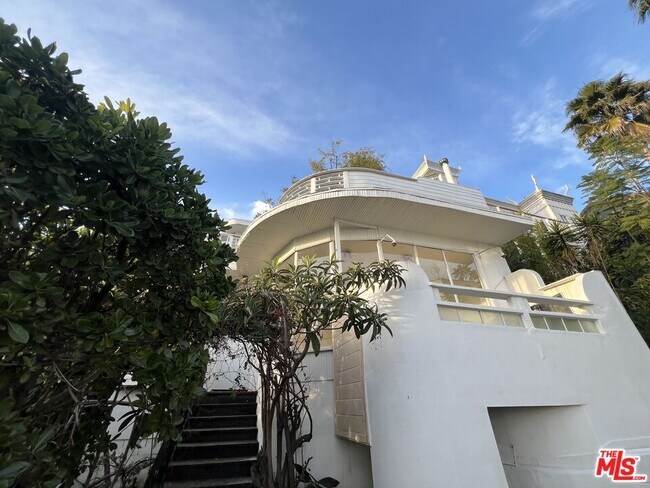 Building Photo - 2185 Broadview Terrace