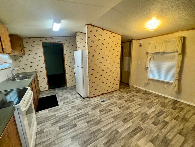 Building Photo - 641 Bayou Dr