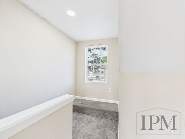 Building Photo - Available Now - Charming 3 Bedroom, 2 Bath...