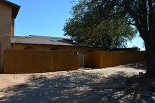 Building Photo - 2331 Siesta Ln