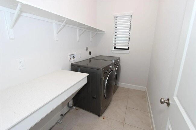 Building Photo - 1443 Park Path Dr