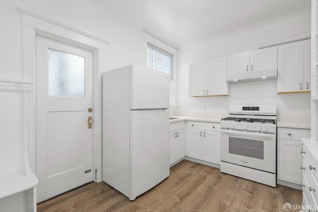 Building Photo - 1166 S Van Ness Ave