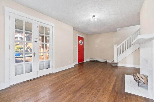 Building Photo - Newly Renovated 3 Bedroom home in East Pittsburgh available now!