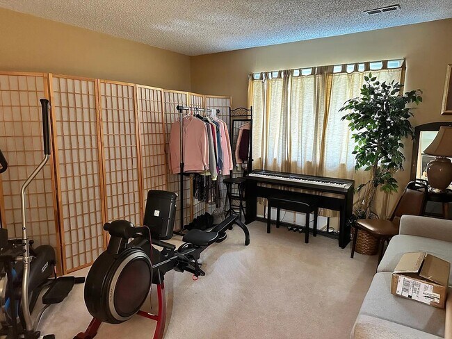 Building Photo - 208 Denrose Dr