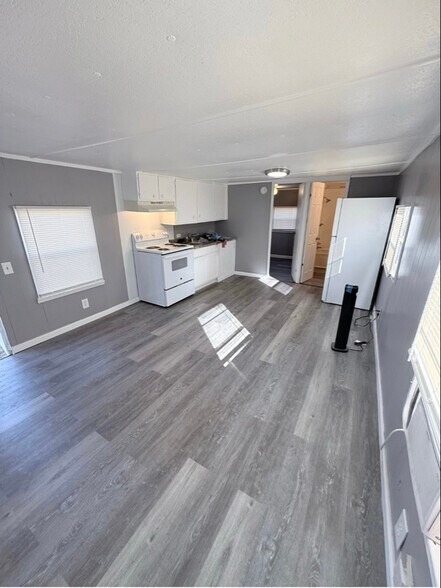 Building Photo - 215 Weeks Rd