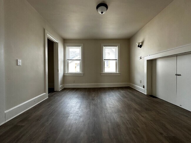Building Photo - 808 Cherry St