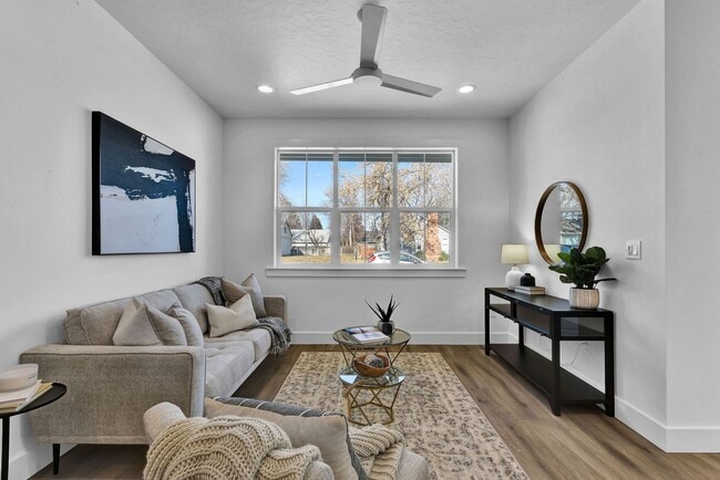 Building Photo - Modern Comfort & Rustic Charm in Prime Boi...