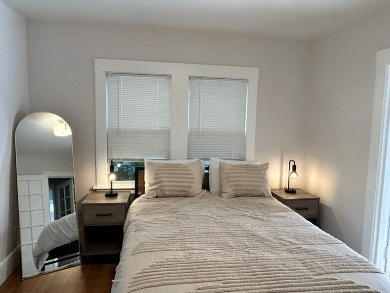 Building Photo - 2421 Hilgard Ave