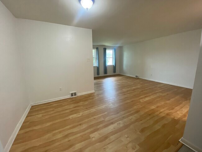 Building Photo - 2638 Daphne Rd