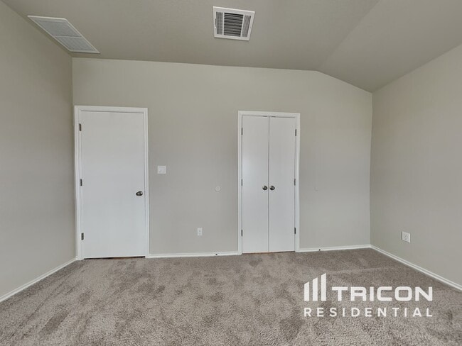 Building Photo - 5104 Saddle Clb Dr