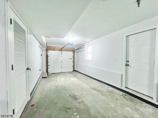 Building Photo - 40 Read St