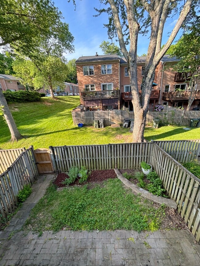 Building Photo - 5107 Cliffhaven Dr