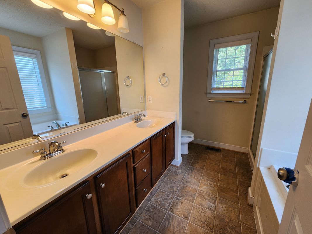 Building Photo - 312 Abbey Ct