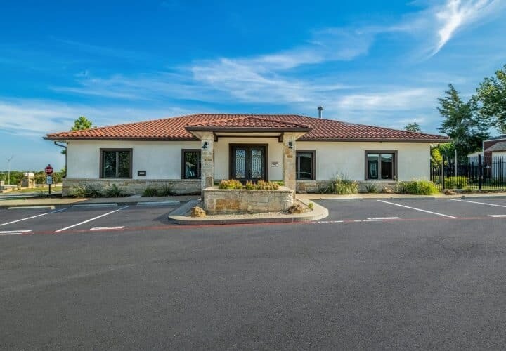 Building Photo - 709 N Collins Fwy