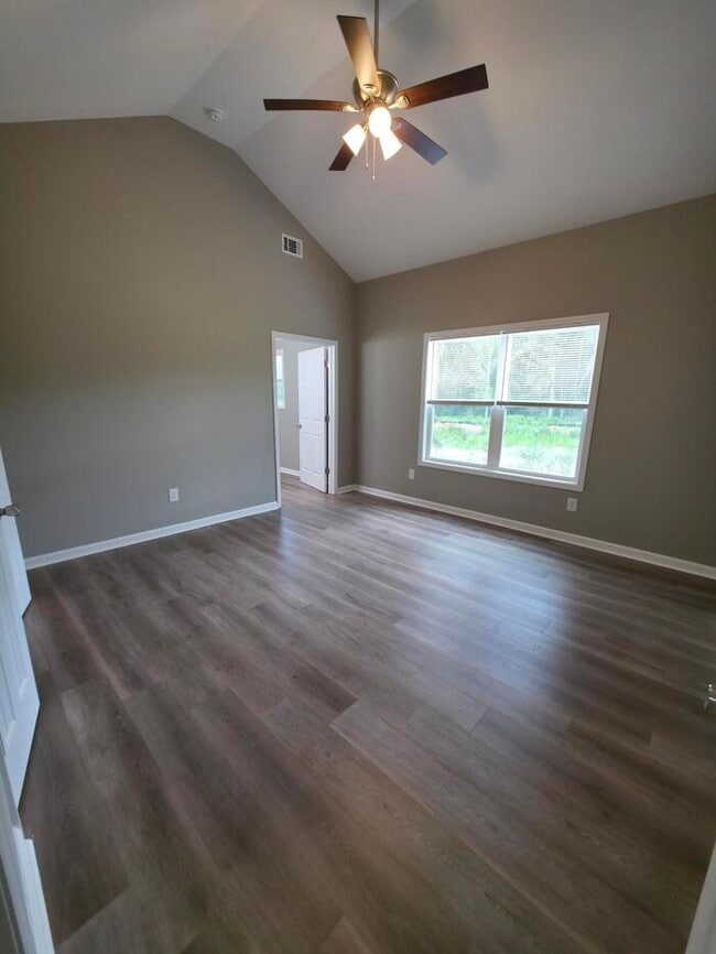 Building Photo - 207 Charlotte Cir