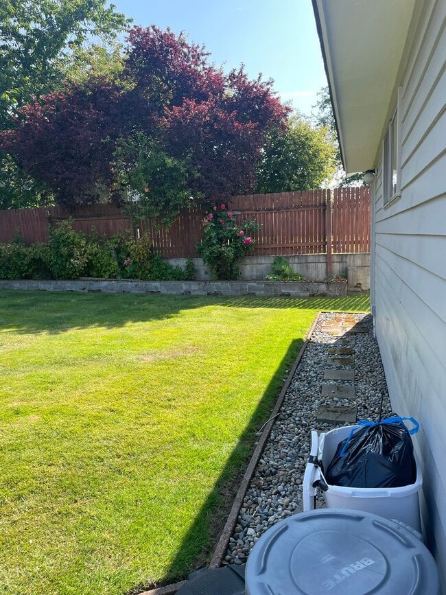Building Photo - 2 BR/1.75 BA home in Edmonds