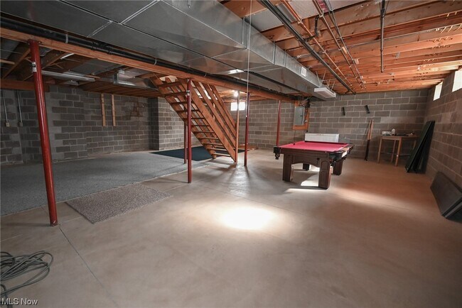 Building Photo - 320 Chadwick Dr