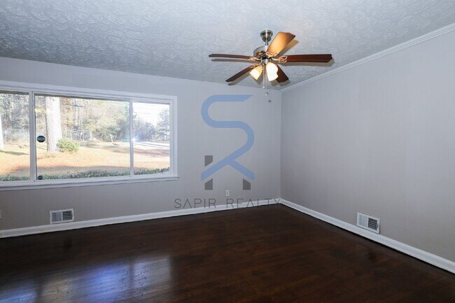 Building Photo - Move in before December 31st and choose your reward: a $250 Amazon Gift Card or a 55 Smart TV!