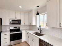 Building Photo - 303 R C Thompson Rd