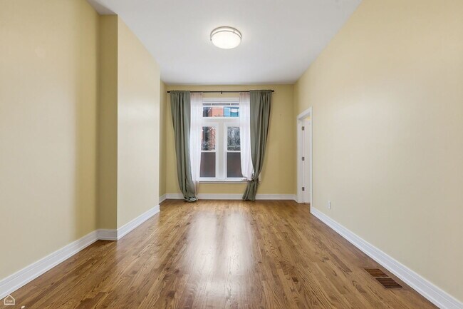 Building Photo - 2523 W Chicago Ave