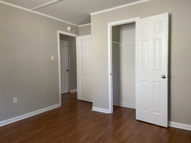 Building Photo - 3 Bedroom, 1 Bathroom House in High Point