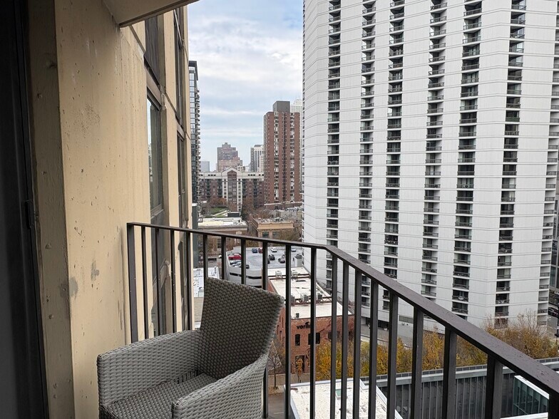 Building Photo - 70 W Huron St