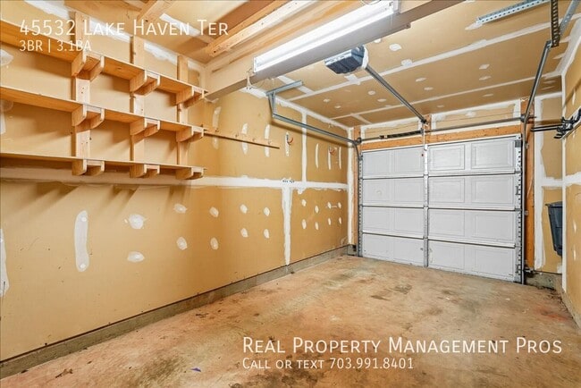 Building Photo - 45532 Lake Haven Terrace
