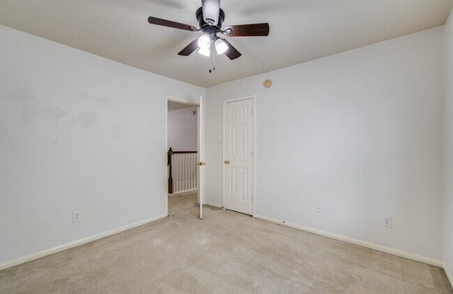 Building Photo - 14543 Bergenia Dr