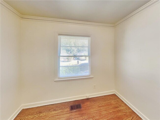 Building Photo - 816 Gertrude Pl NW