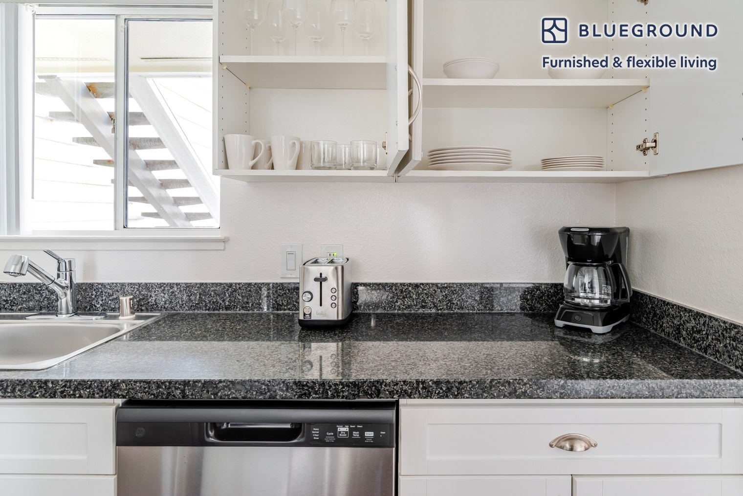 Building Photo - 900 Pepper Tree Ln