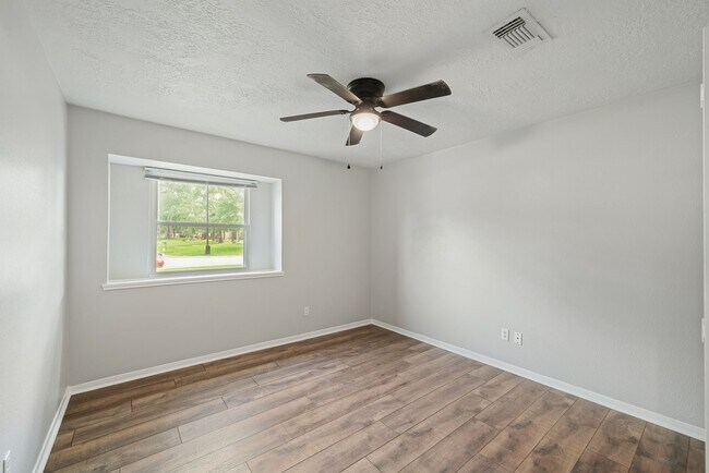Building Photo - 801 Thornwood Dr