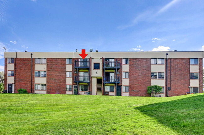 Building Photo - $940.95 with Half Off the first month's rent, 1 Bed, 1 Bath, Condo in Denver with Cozy Fireplace!