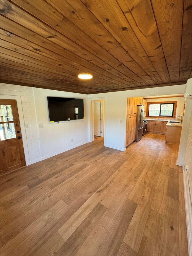 Building Photo - 8220 Edison Dr