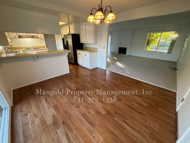Building Photo - 22490 Ferdinand Dr