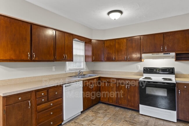 Building Photo - 304 Harvard Dr