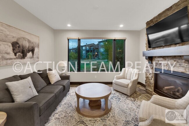 Building Photo - Beautiful Townhome in Huntsville