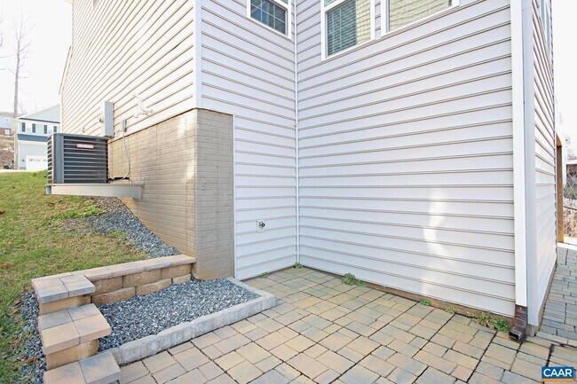 Building Photo - 4393 Sunset Dr