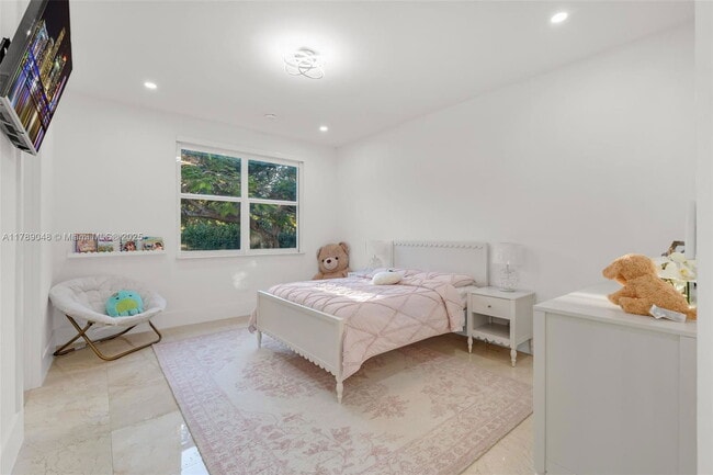 Building Photo - Southwest 130th Terrace, Miami, FL 33156 -...