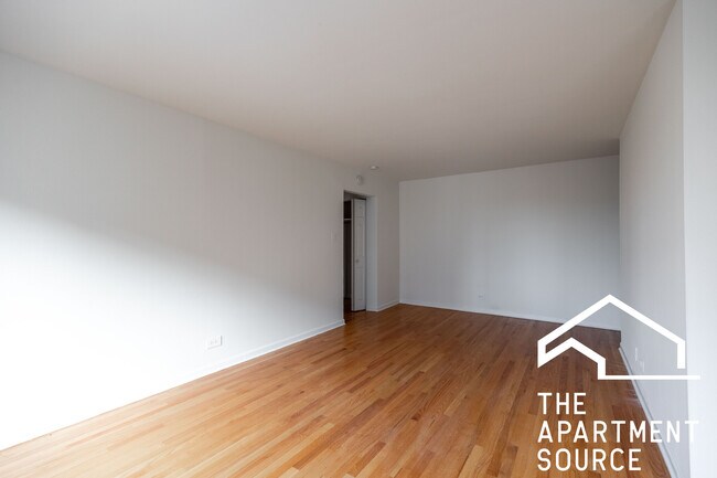 Building Photo - 3710 N Pine Grove Ave